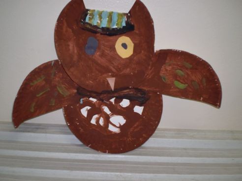 An owl made from paper plates